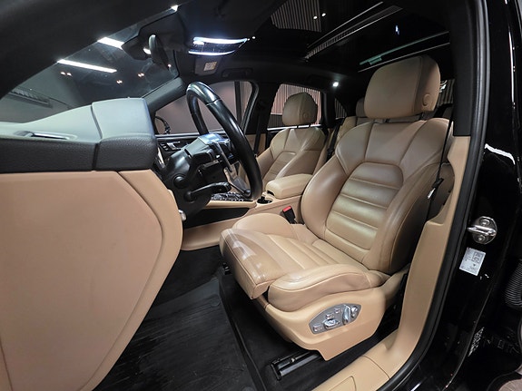 Porsche Macan 8 of 30