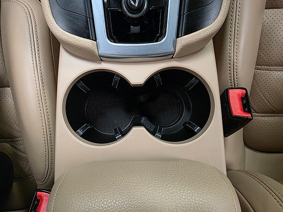 Porsche Macan 29 of 30