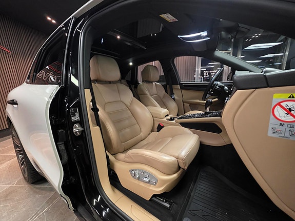 Porsche Macan 10 of 30