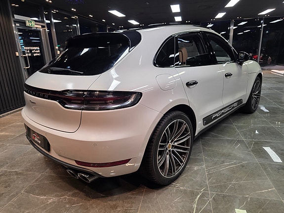 Porsche Macan 4 of 30