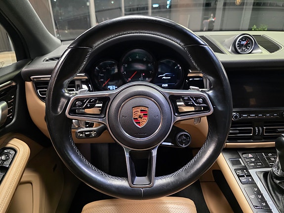 Porsche Macan 18 of 30