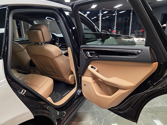 Porsche Macan 11 of 30