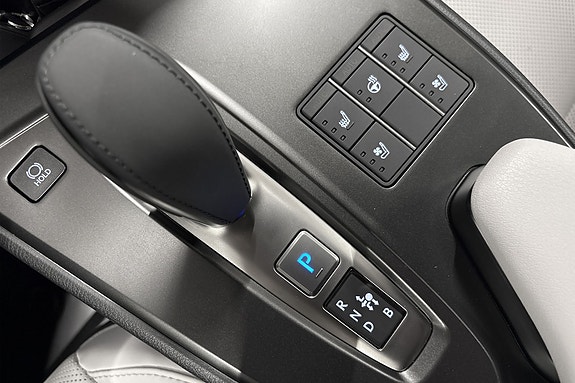 Lexus UX300e 24 of 30