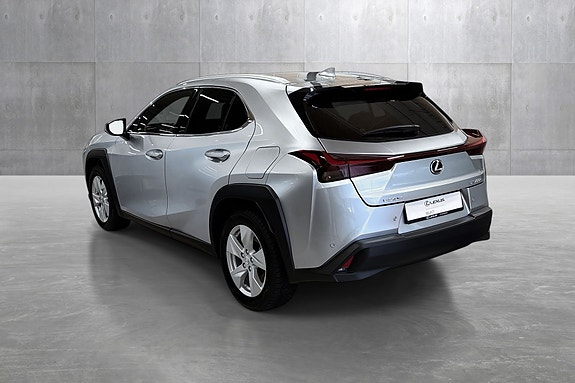 Lexus UX300e 3 of 30