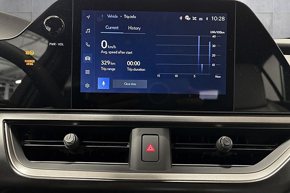 Lexus UX300e 14 of 30