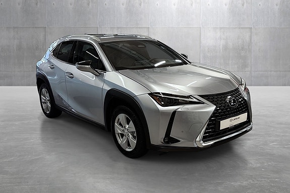 Lexus UX300e 7 of 30