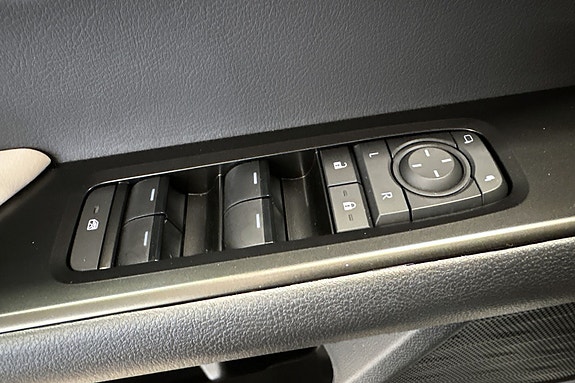 Lexus UX300e 30 of 30