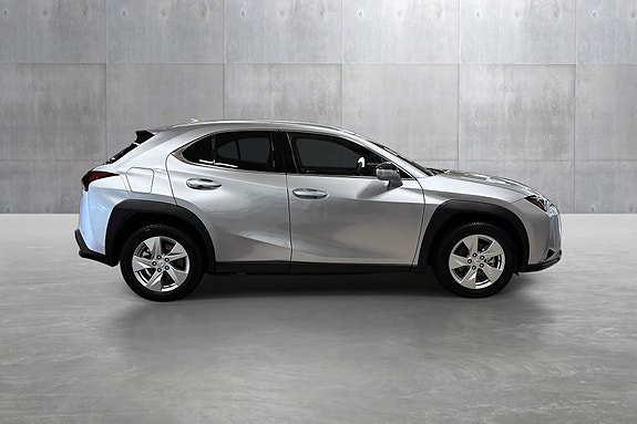 Lexus UX300e 6 of 30