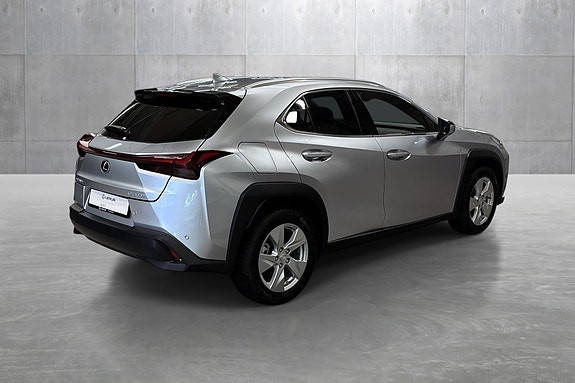 Lexus UX300e 5 of 30