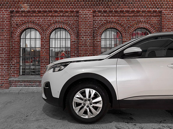 Peugeot 5008 2 of 5