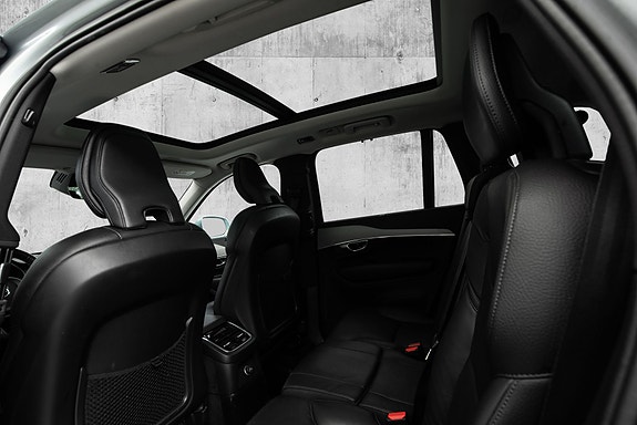 Volvo XC90 30 of 30