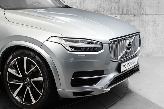 Volvo XC90 2 of 30