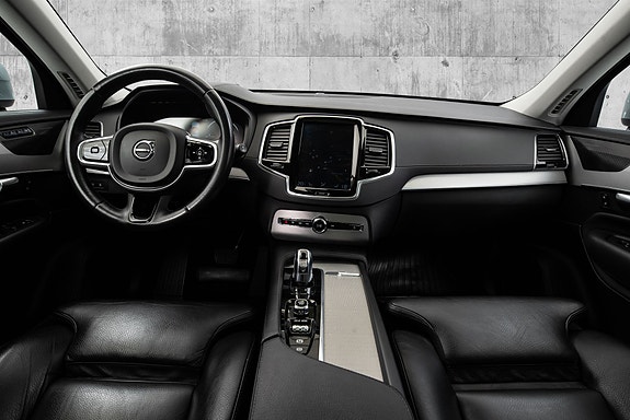 Volvo XC90 26 of 30