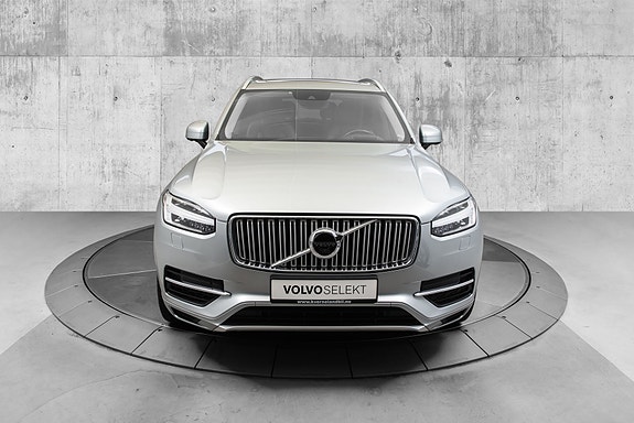 Volvo XC90 4 of 30