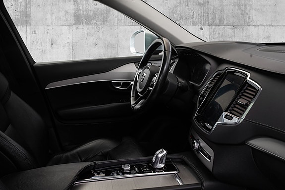 Volvo XC90 28 of 30