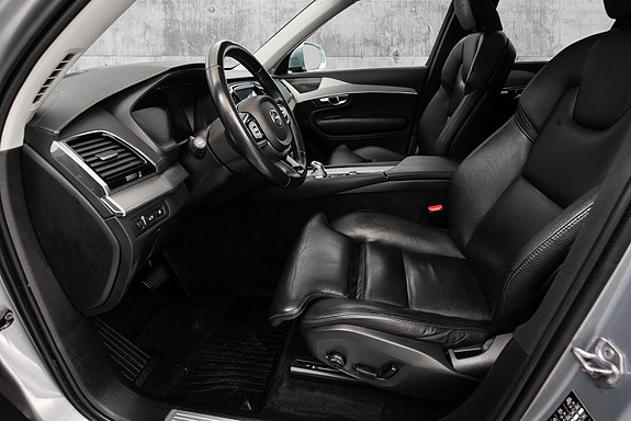 Volvo XC90 25 of 30