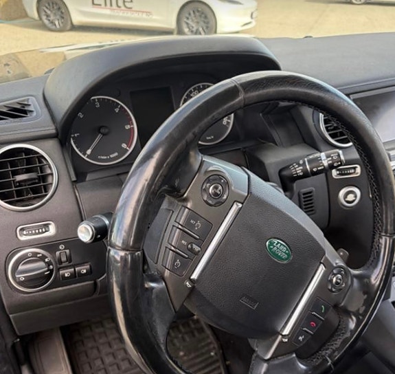 Land Rover Discovery 4 10 of 21