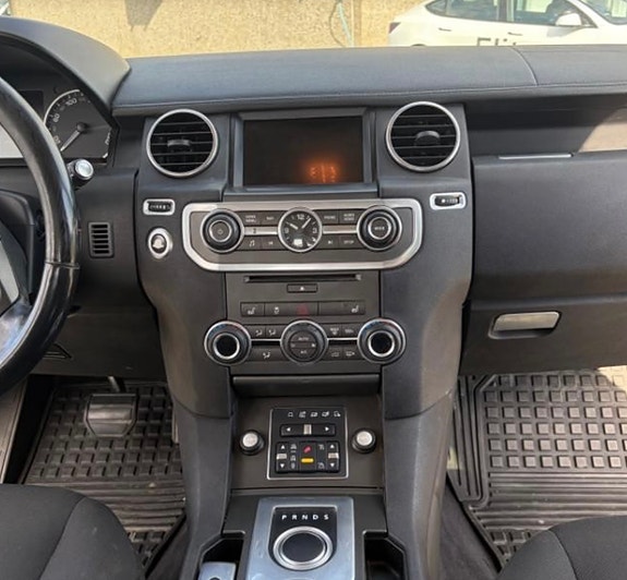 Land Rover Discovery 4 13 of 21