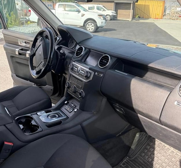 Land Rover Discovery 4 16 of 21