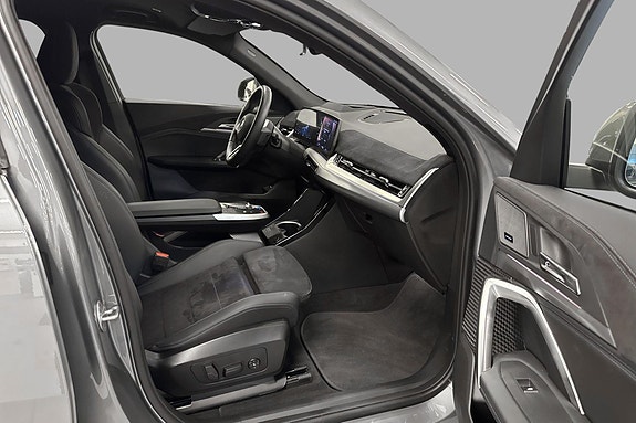 BMW iX2 16 of 26