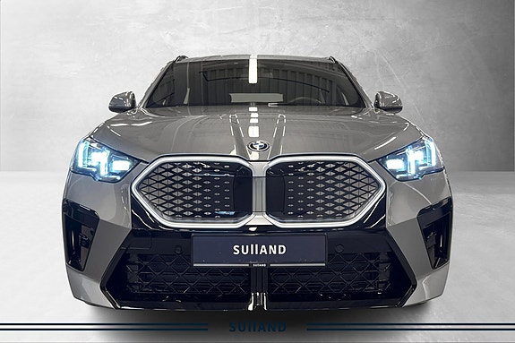 BMW iX2 7 of 26