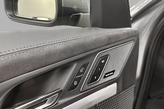 BMW iX2 25 of 26