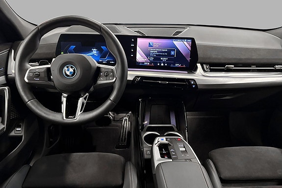 BMW iX2 13 of 26