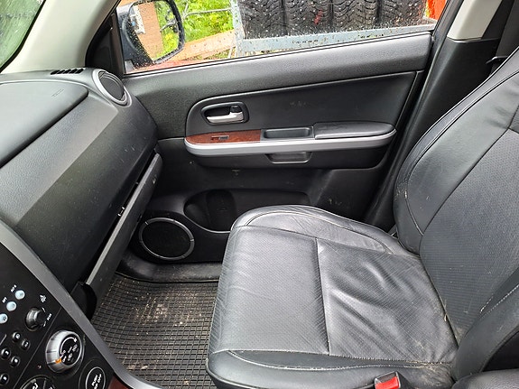 Suzuki Grand Vitara 5 of 5