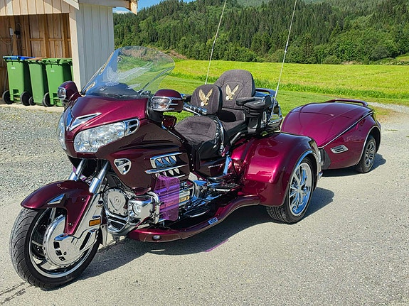 Honda GOLD WING 2 of 9