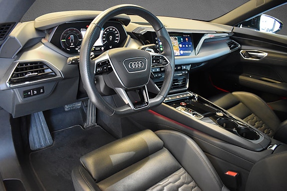 Audi e-tron GT 15 of 30