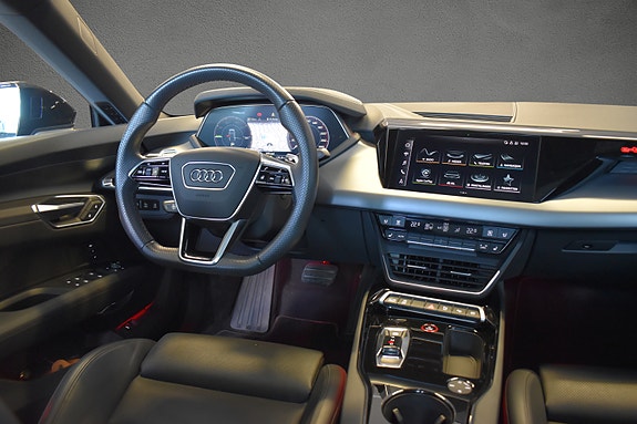 Audi e-tron GT 18 of 30