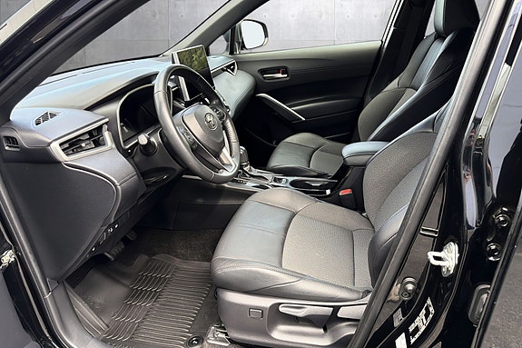 Toyota Corolla Cross 9 of 18