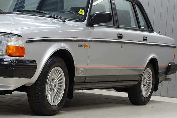 Volvo 240 5 of 5