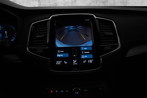 Volvo XC90 14 of 30