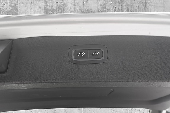 Volvo XC90 11 of 30