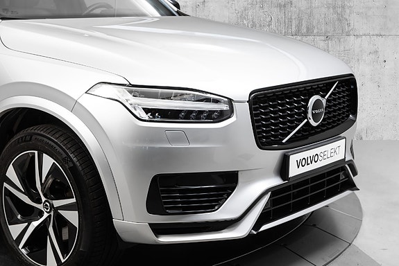 Volvo XC90 2 of 30