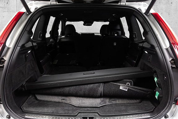 Volvo XC90 10 of 30