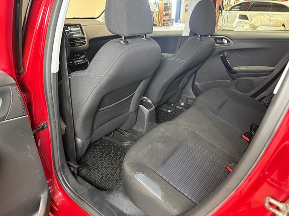 Peugeot 208 21 of 30