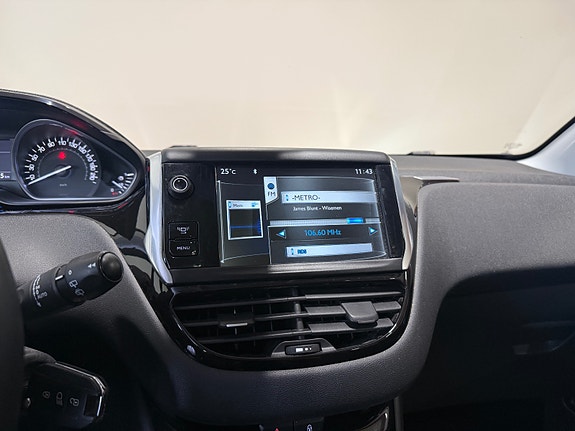 Peugeot 208 26 of 30