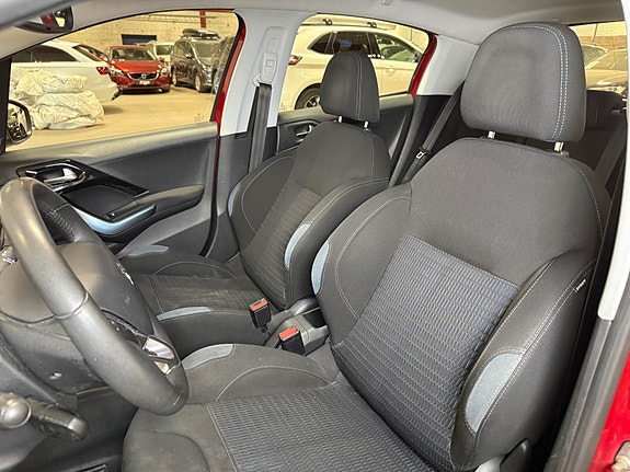 Peugeot 208 16 of 30