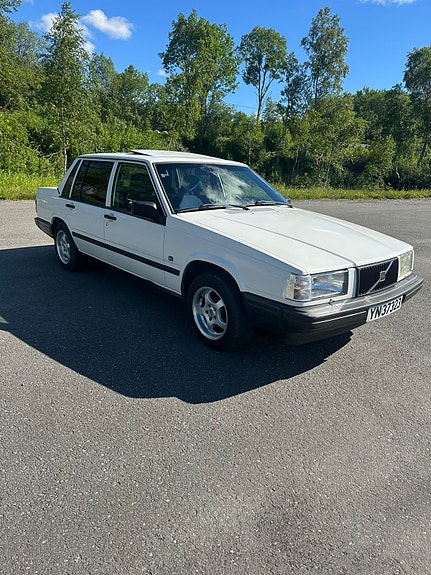 Volvo 740 2 of 13