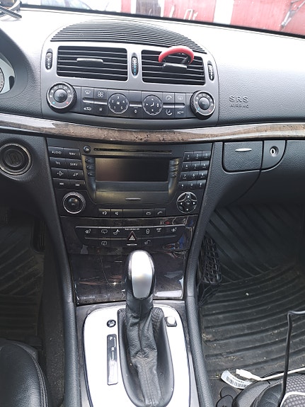 Mercedes-Benz E220 8 of 12