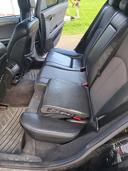 Mercedes-Benz E220 9 of 12
