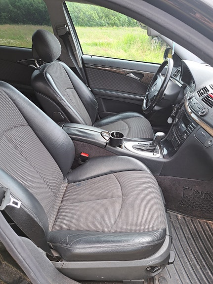 Mercedes-Benz E220 6 of 12