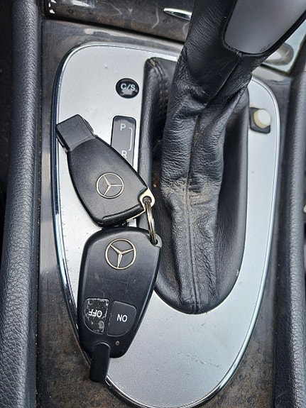 Mercedes-Benz E220 7 of 12