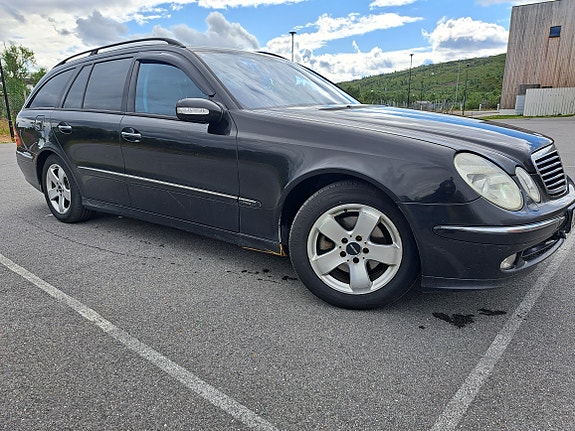 Mercedes-Benz E220 3 of 12