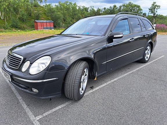 Mercedes-Benz E220 2 of 12