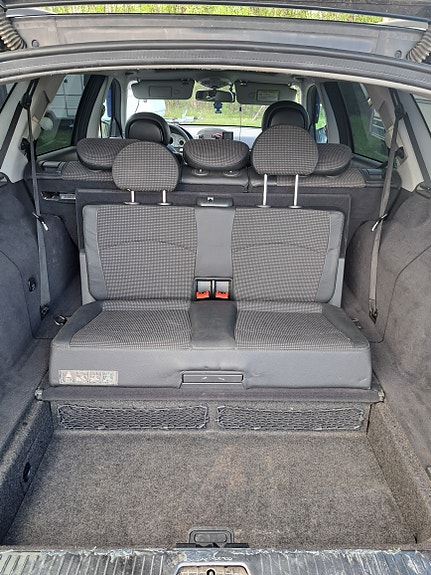 Mercedes-Benz E220 10 of 12