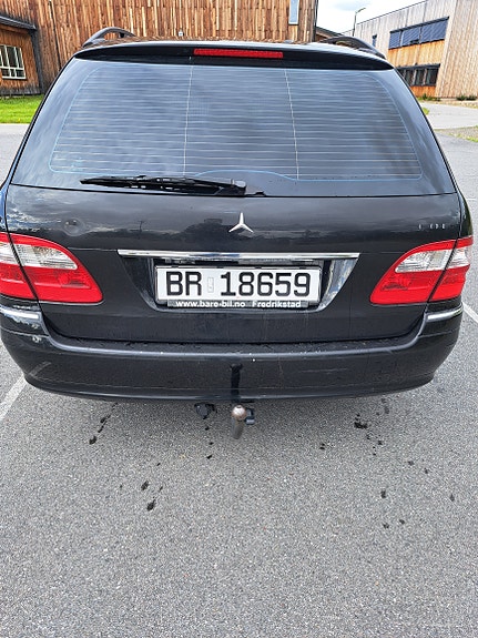 Mercedes-Benz E220 4 of 12