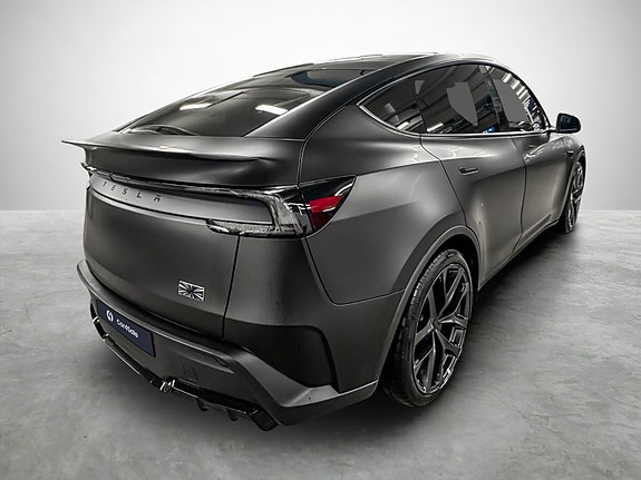 Tesla Model Y 5 of 5